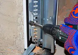 United Garage Doors Chicago, IL 773-614-5678 - installation-side